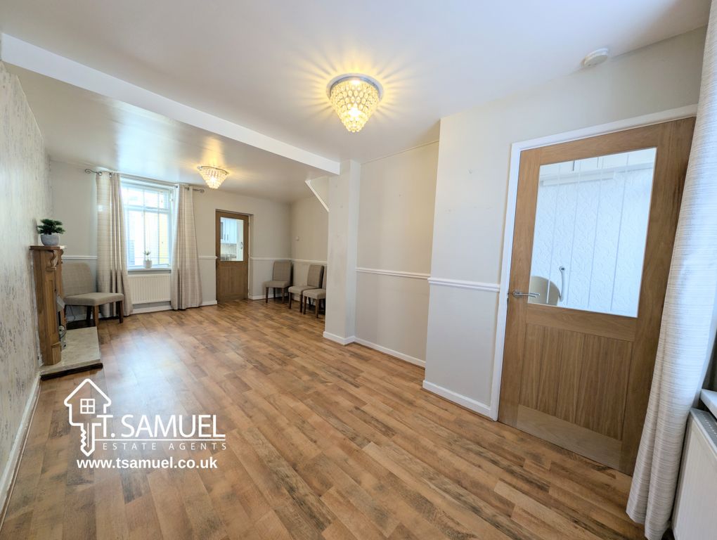 Property photo 2 of 17 Living Room