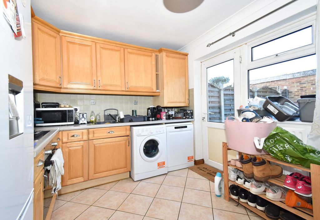 Property photo 3 of 6