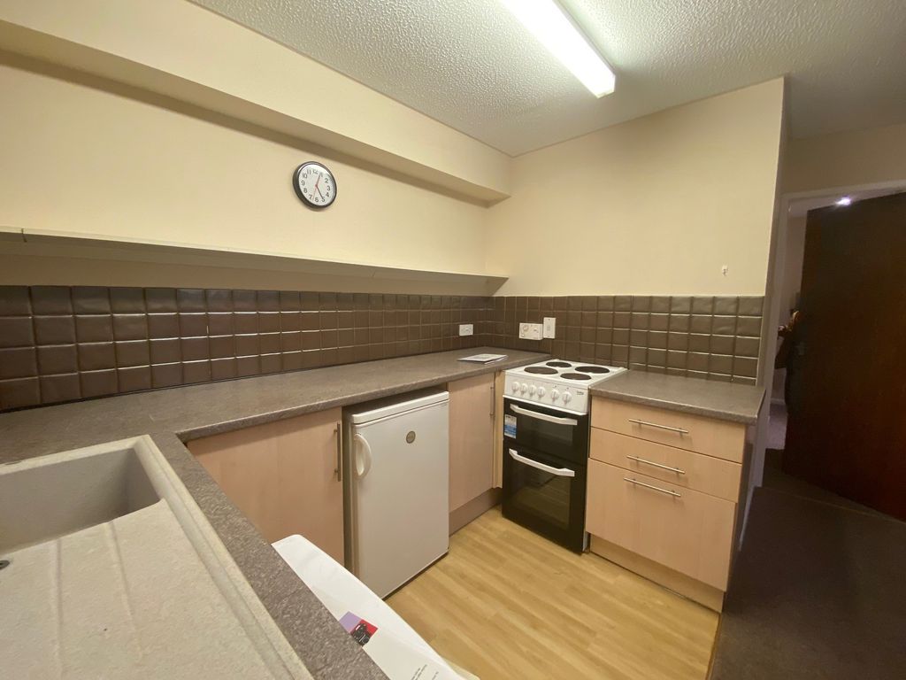 Property photo 3 of 5 Kitchen