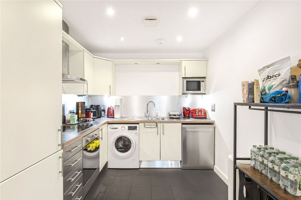 Property photo 3 of 14 Reception/Kitchen