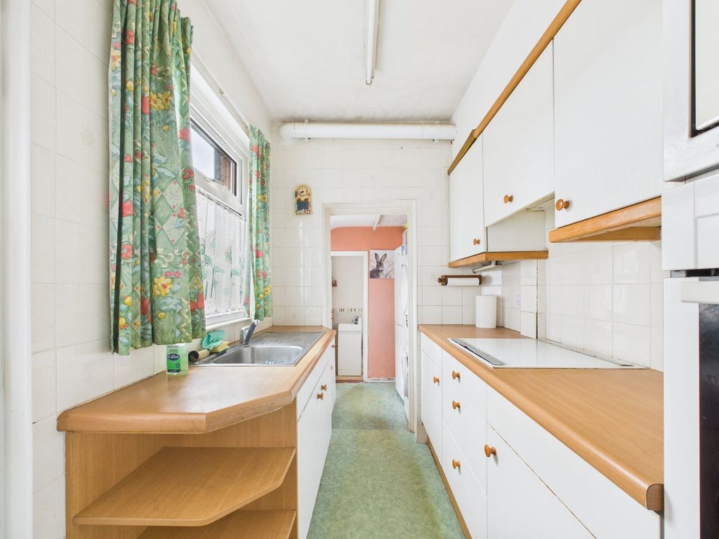 Property photo 2 of 19 Kitchen