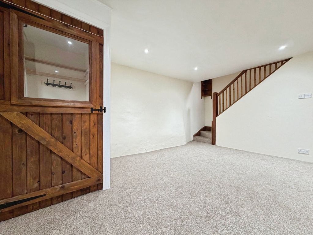 Property photo 3 of 27