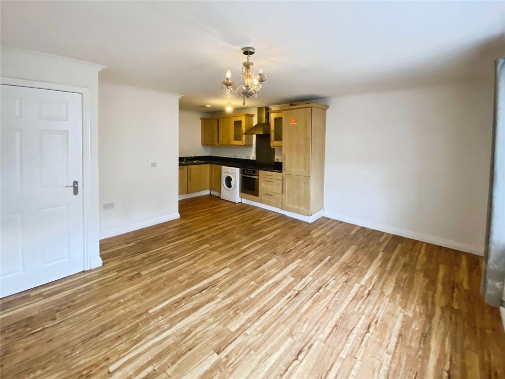 Property photo 3 of 8 Picture No. 16