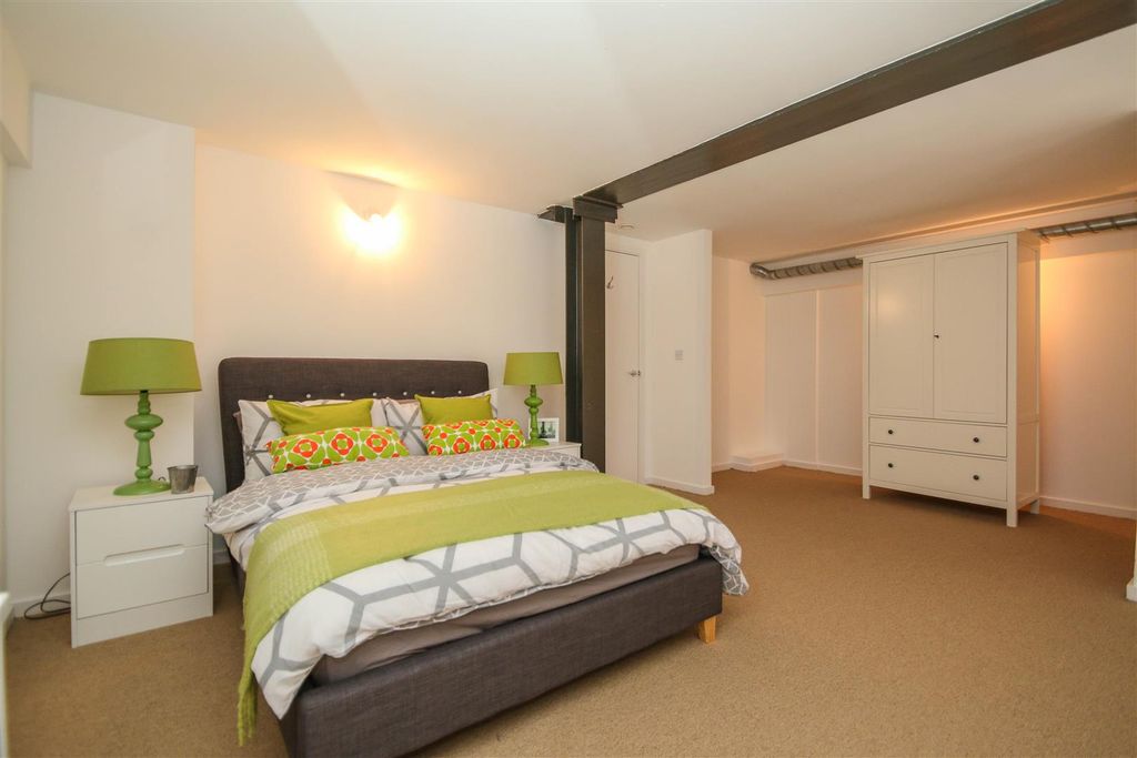 Property photo 3 of 7 Bedroom