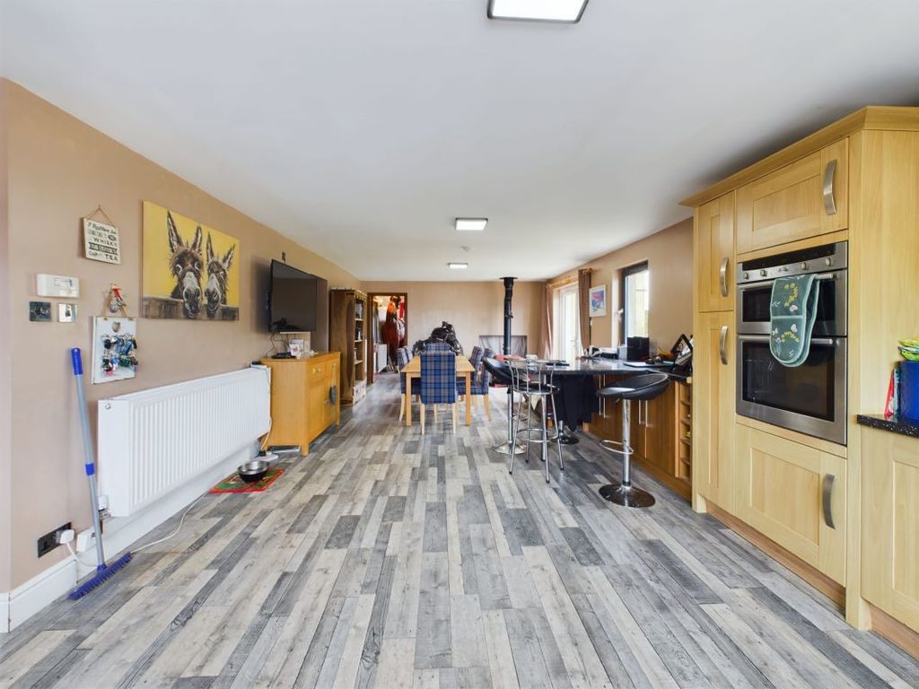 Property photo 3 of 42