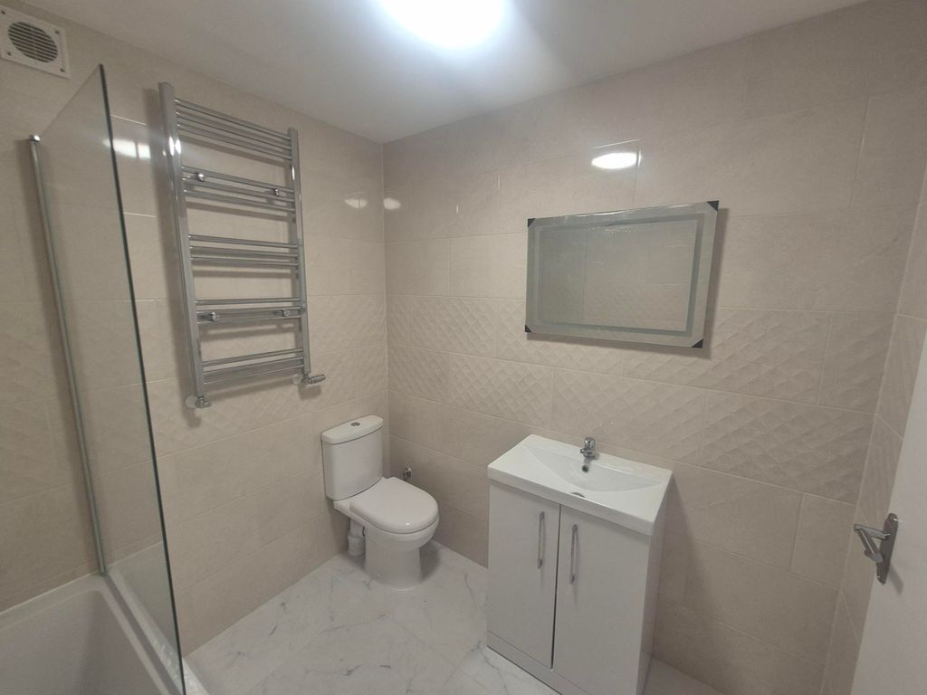 Additional image 9 of 3 bed flat to rentLarkhill Road, Yeovil BA21