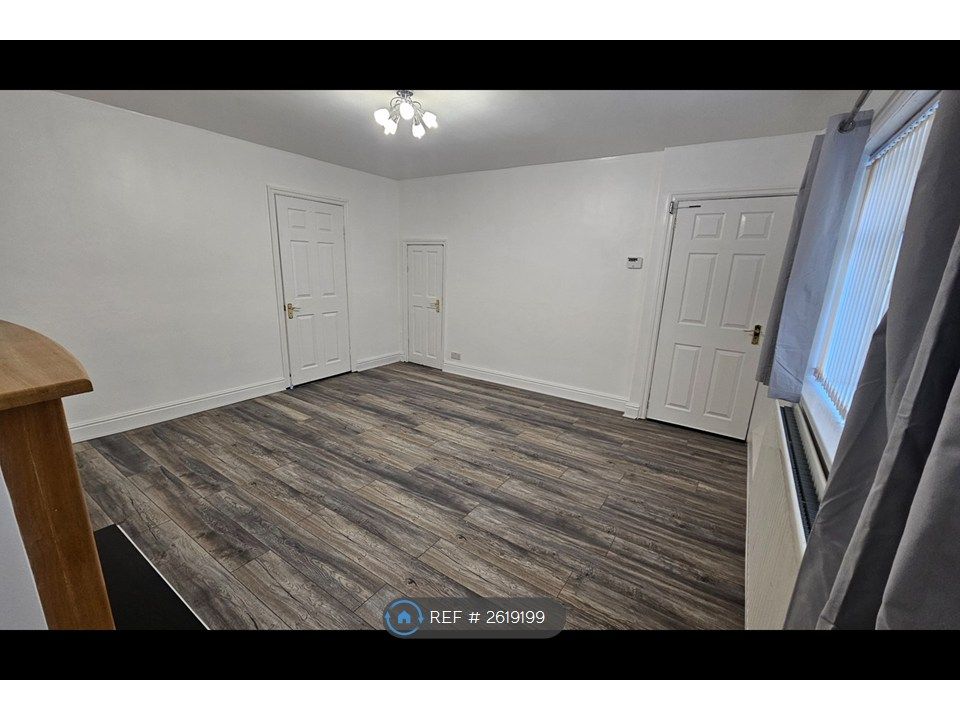 Property photo 1 of 22 Living Room 1