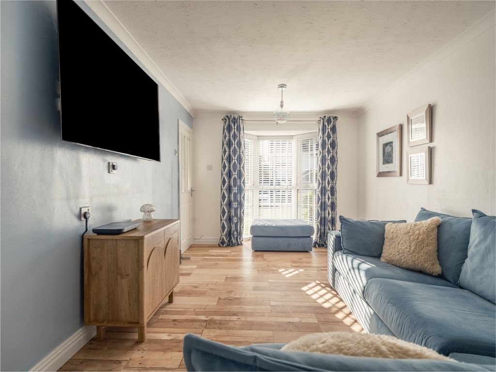 Property photo 2 of 17 5695521