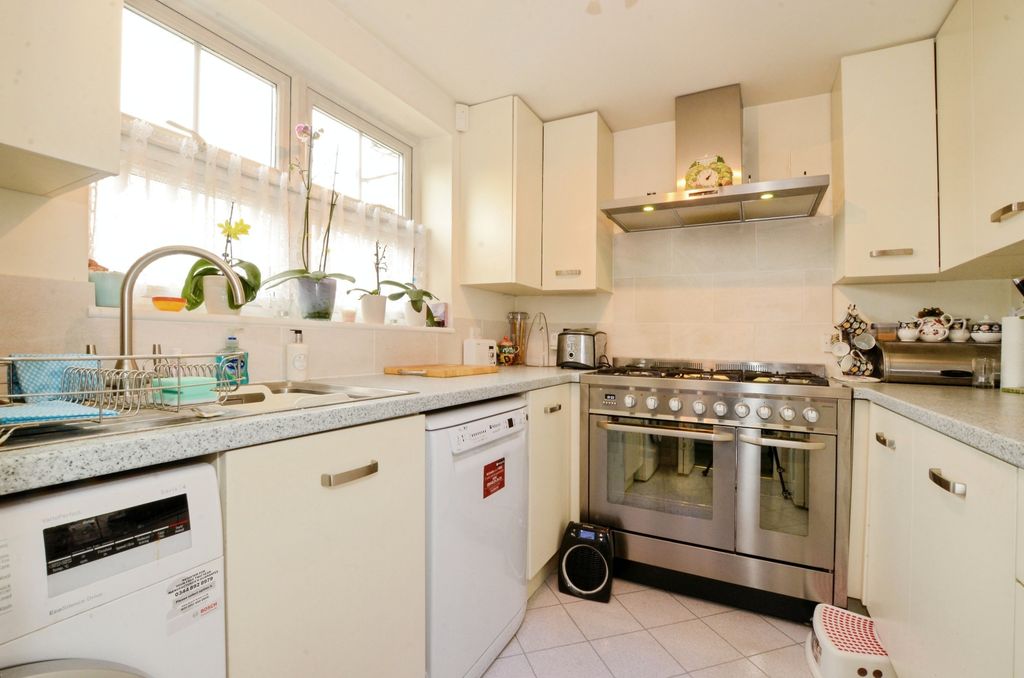 Property photo 2 of 20 Kitchen