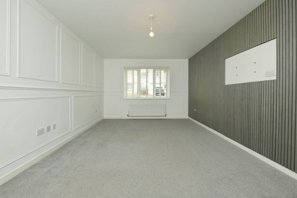 Property photo 3 of 35