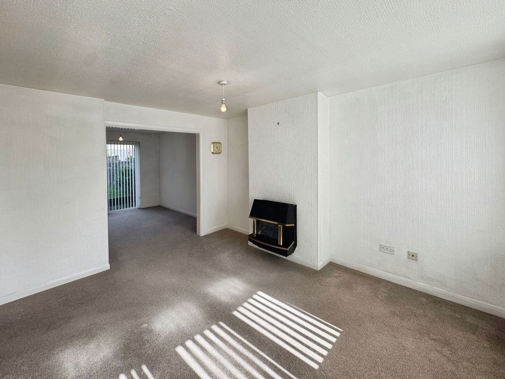 Property photo 3 of 27