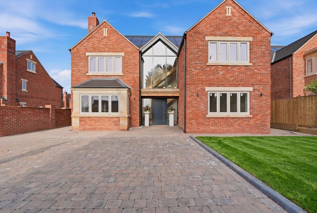 Property photo 1 of 27 Picture No. 35