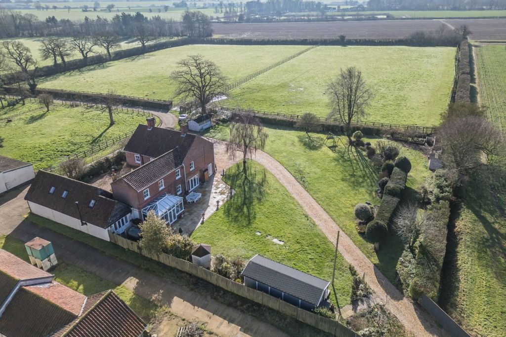 Property photo 2 of 33