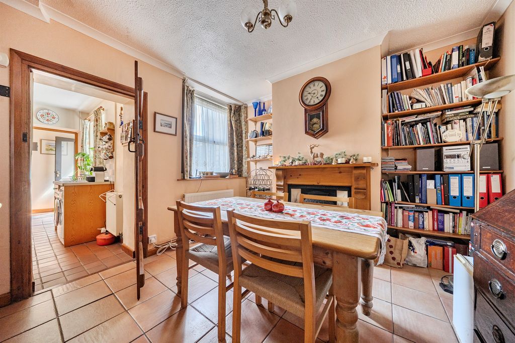 Property photo 3 of 17