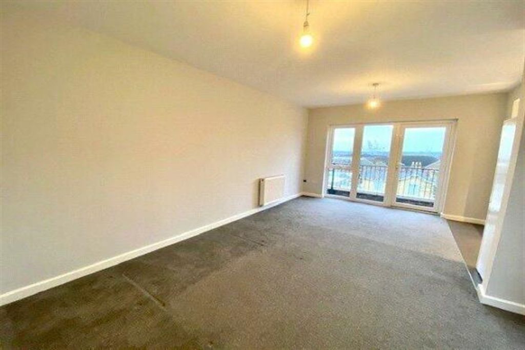 Property photo 2 of 8 (Thumbnail)