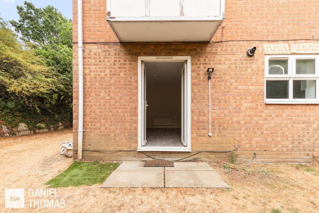 Property photo 2 of 22