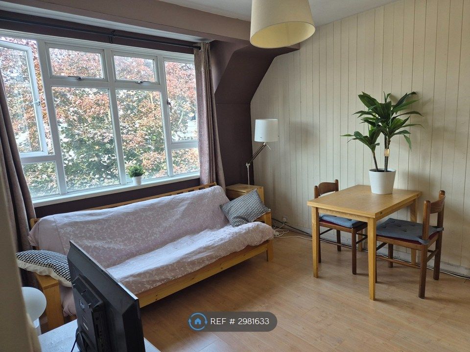 Property photo 1 of 10 Lounge
