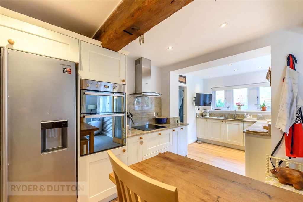 Property photo 3 of 24 Breakfast Kitchen