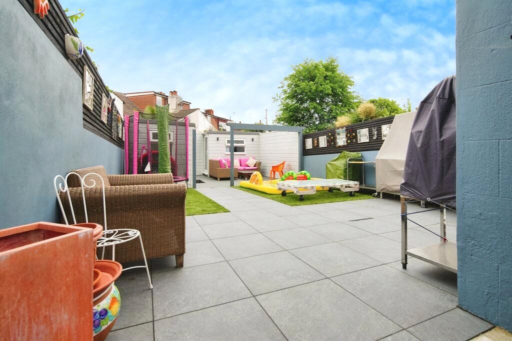 Property photo 3 of 21 Picture 3