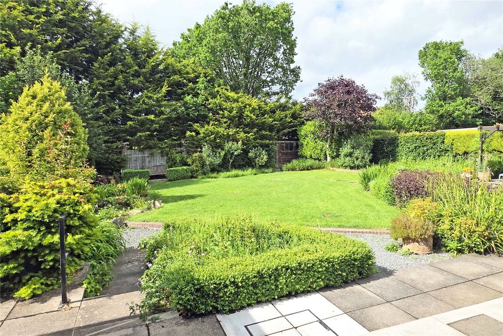 Property photo 2 of 32 Gardens