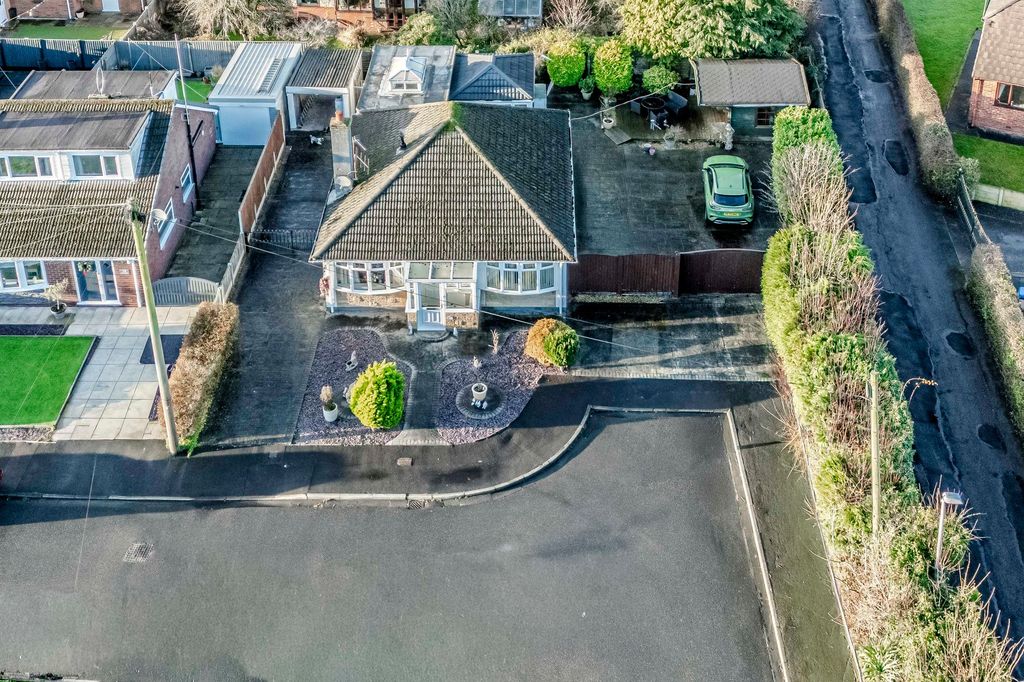 Property photo 1 of 32