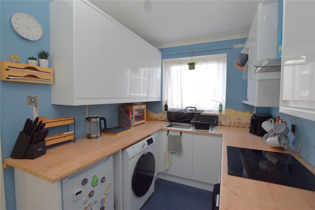 Property photo 3 of 6 Kitchen