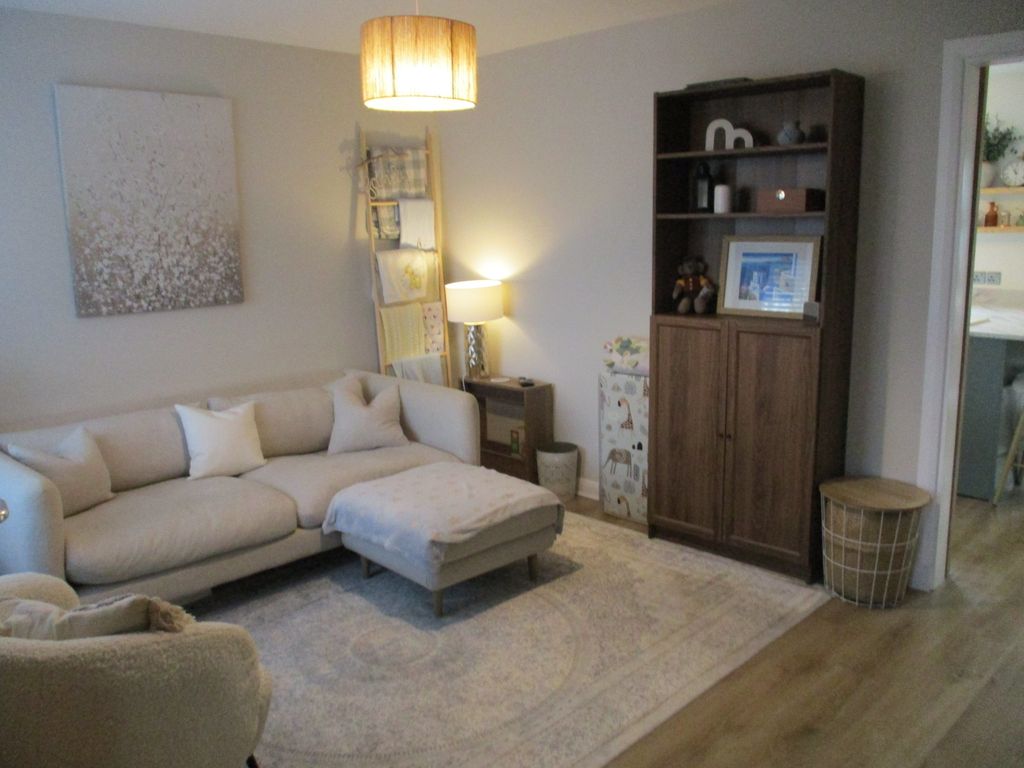 Property photo 2 of 33