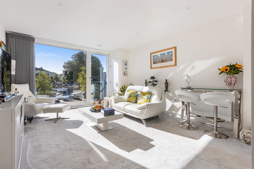 Property photo 3 of 12 A13-5-Livvy-Dean-Court-Torquay-240911 - Edit