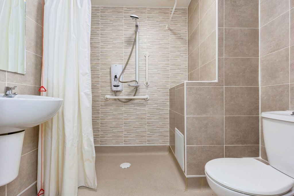 Property photo 3 of 17 Picture No. 11