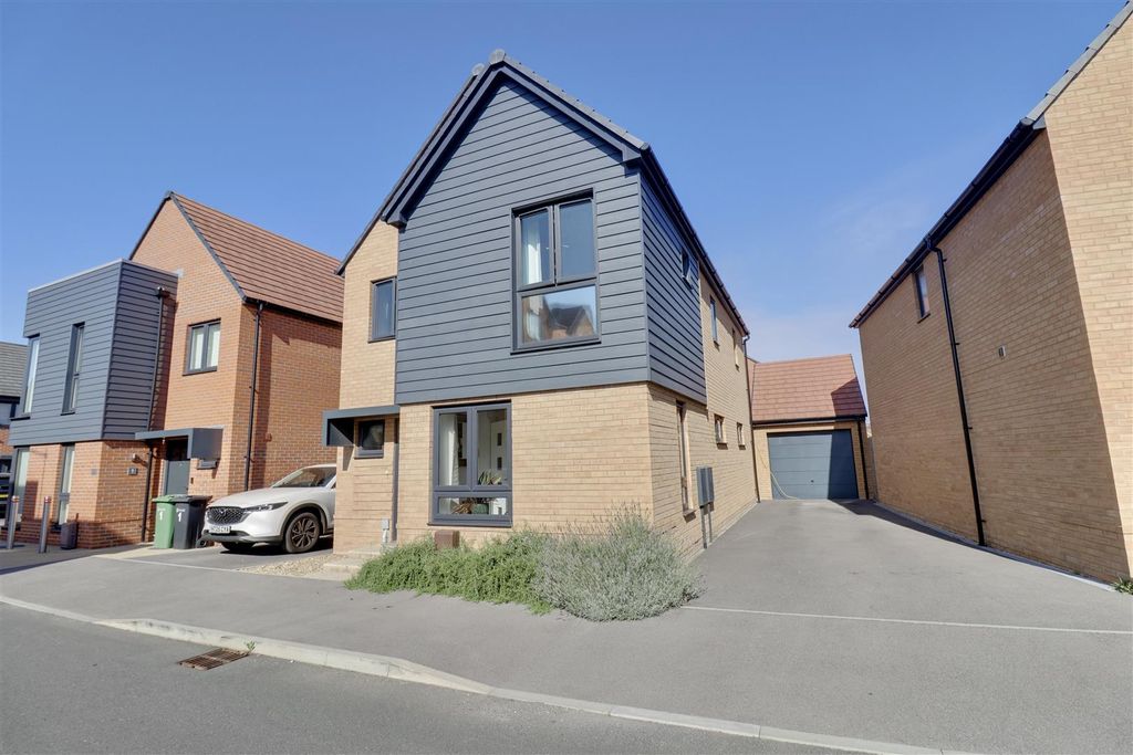 Property photo 1 of 37 0Bf93Ebd-4561-42B6-Bdd4-4Bcf065CD38C_1_201_A.Jpeg