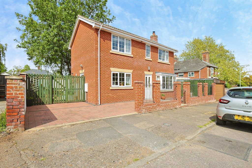 Property photo 1 of 17