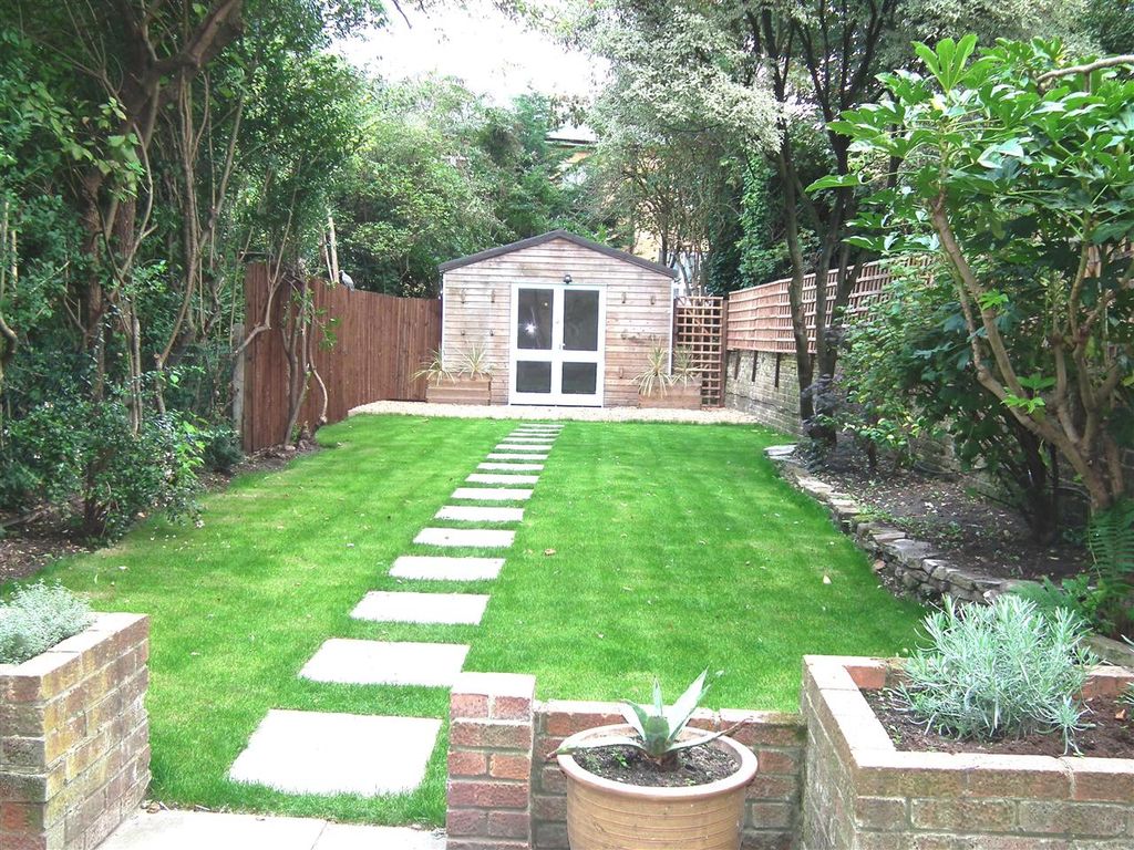 Property photo 2 of 8 Landscaped Garden