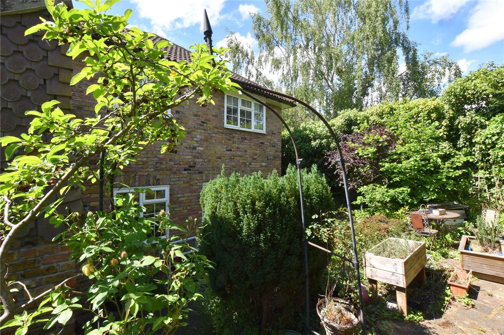 Property photo 3 of 17 Garden