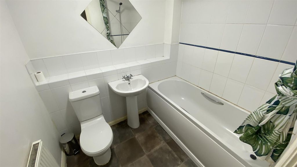 Property photo 3 of 4 Bathroom.Jpg