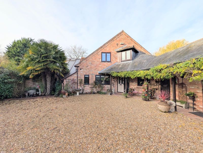 Property photo 3 of 39 Front Alternative