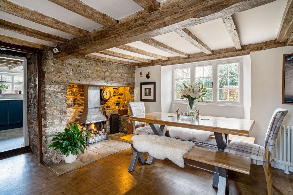 Property photo 1 of 32