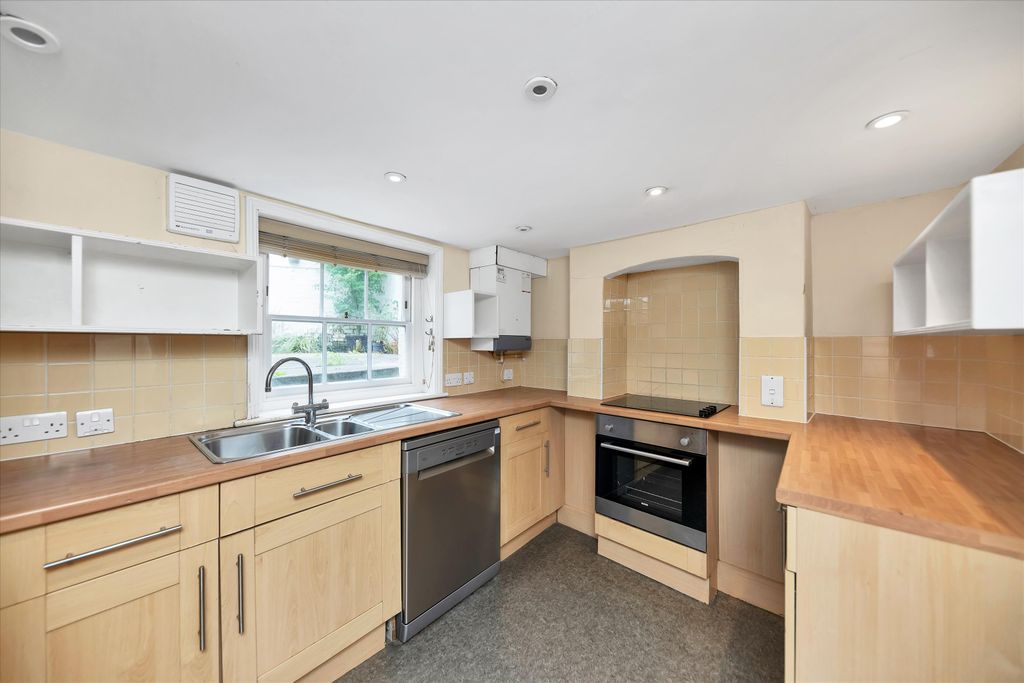 Property photo 3 of 13 Image