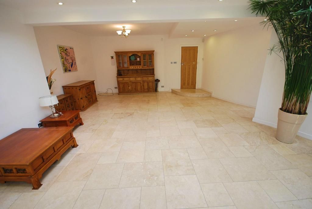 Property photo 3 of 24 Reception