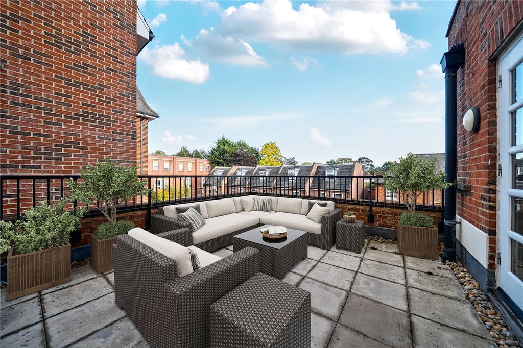 Property photo 2 of 10 Roof Terrace