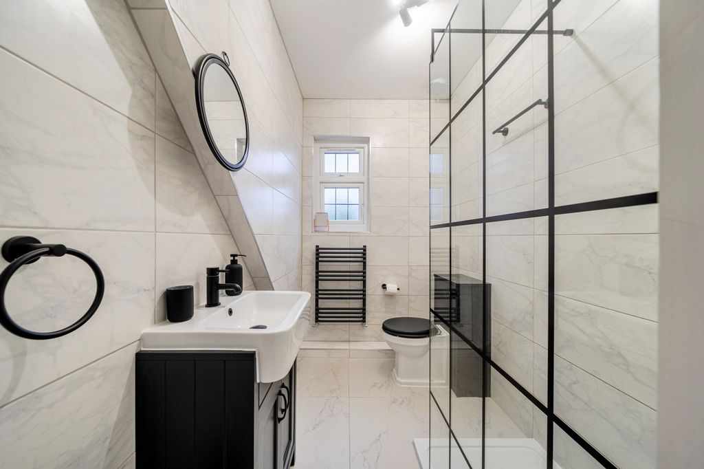 Additional image 7 of 4 bed detached house for saleWaverley Road, Farnborough GU14