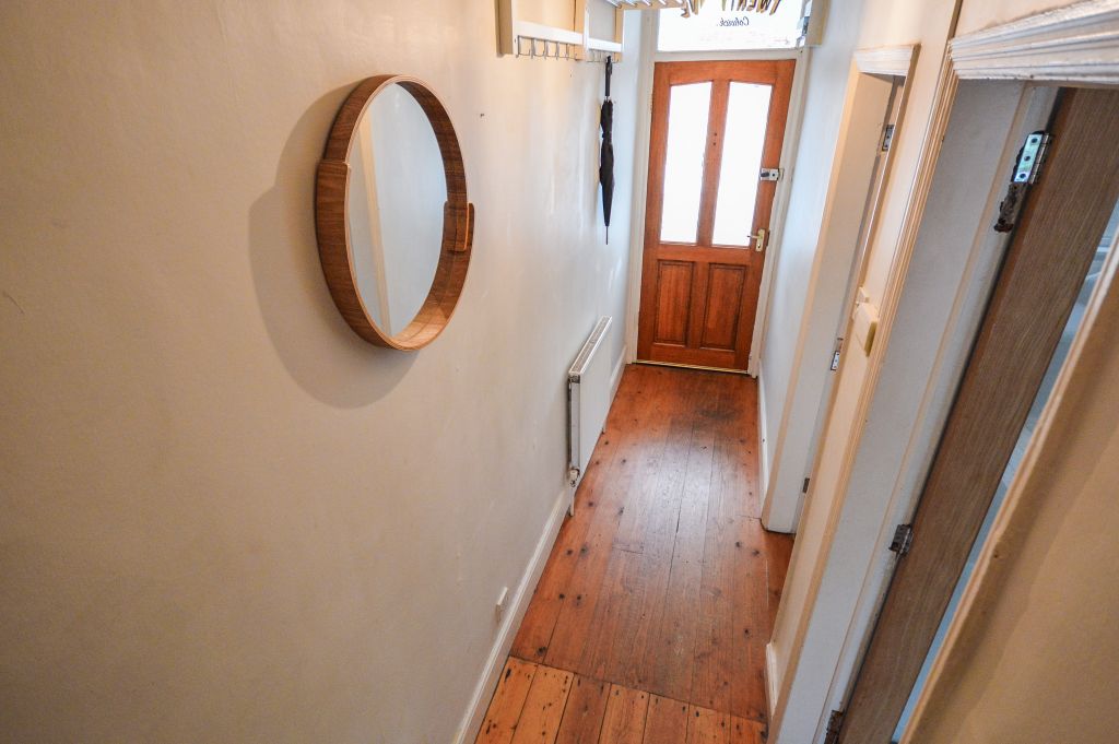 Property photo 2 of 18 Entrance Hall