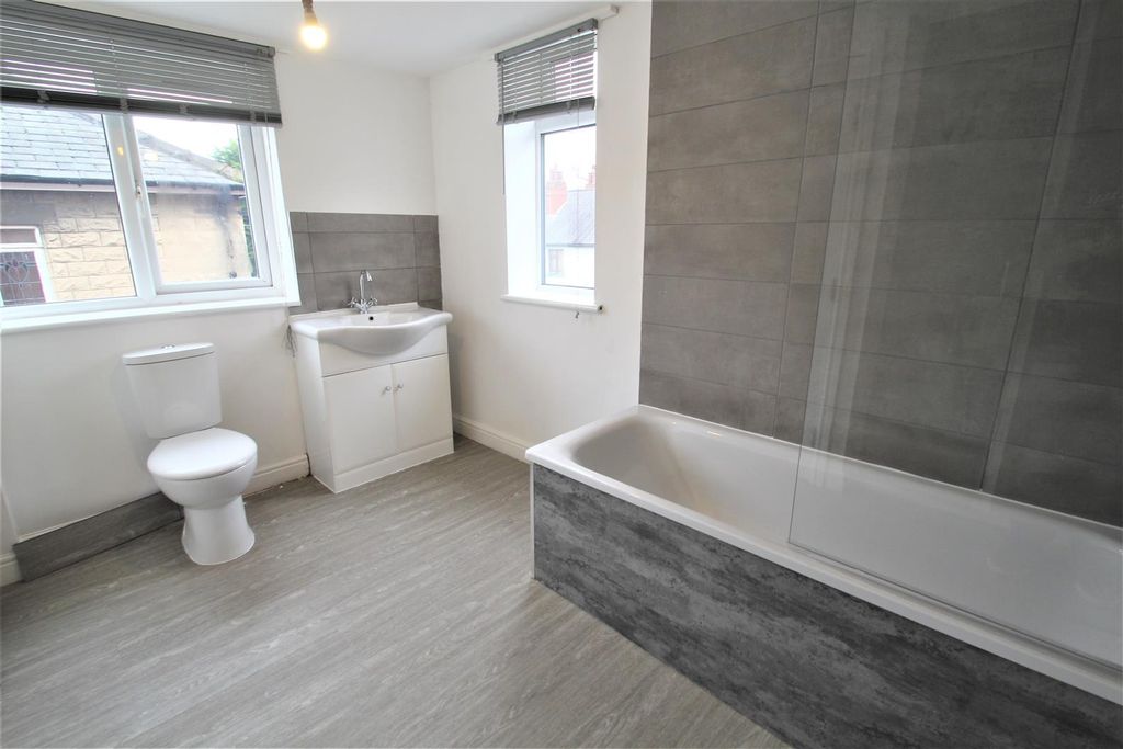 Additional image 9 of 5 bed terraced house to rentEstcourt Terrace, Headingley, Leeds, West Yorkshire LS6