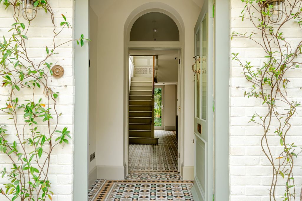 Property photo 2 of 24