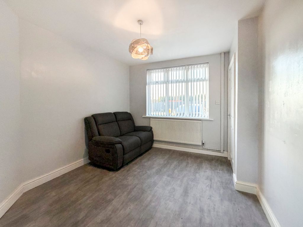 Property photo 3 of 20 Lounge