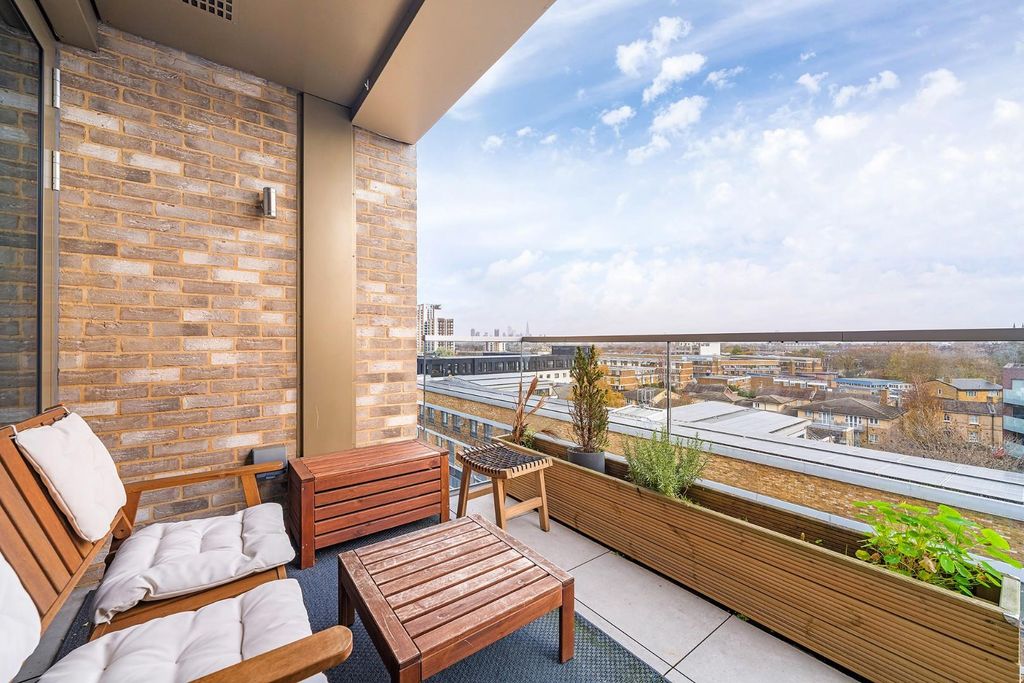 Property photo 2 of 14 Terrace