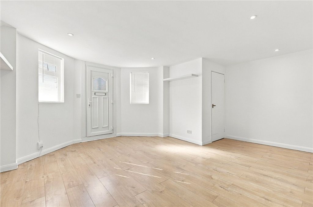 Property photo 2 of 19 Picture No. 05