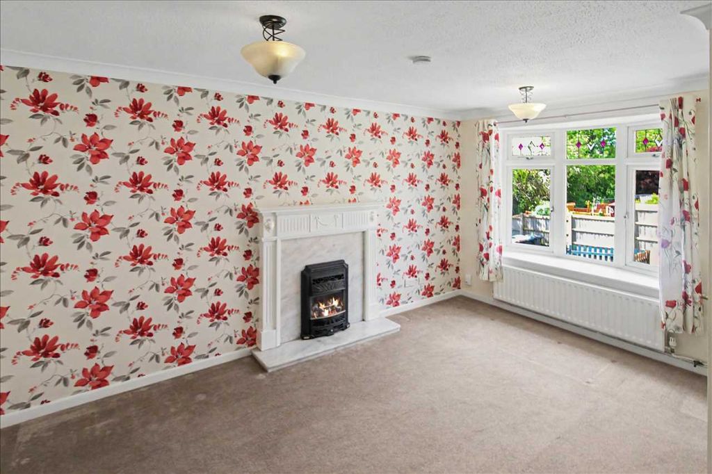 Property photo 2 of 18 Lounge