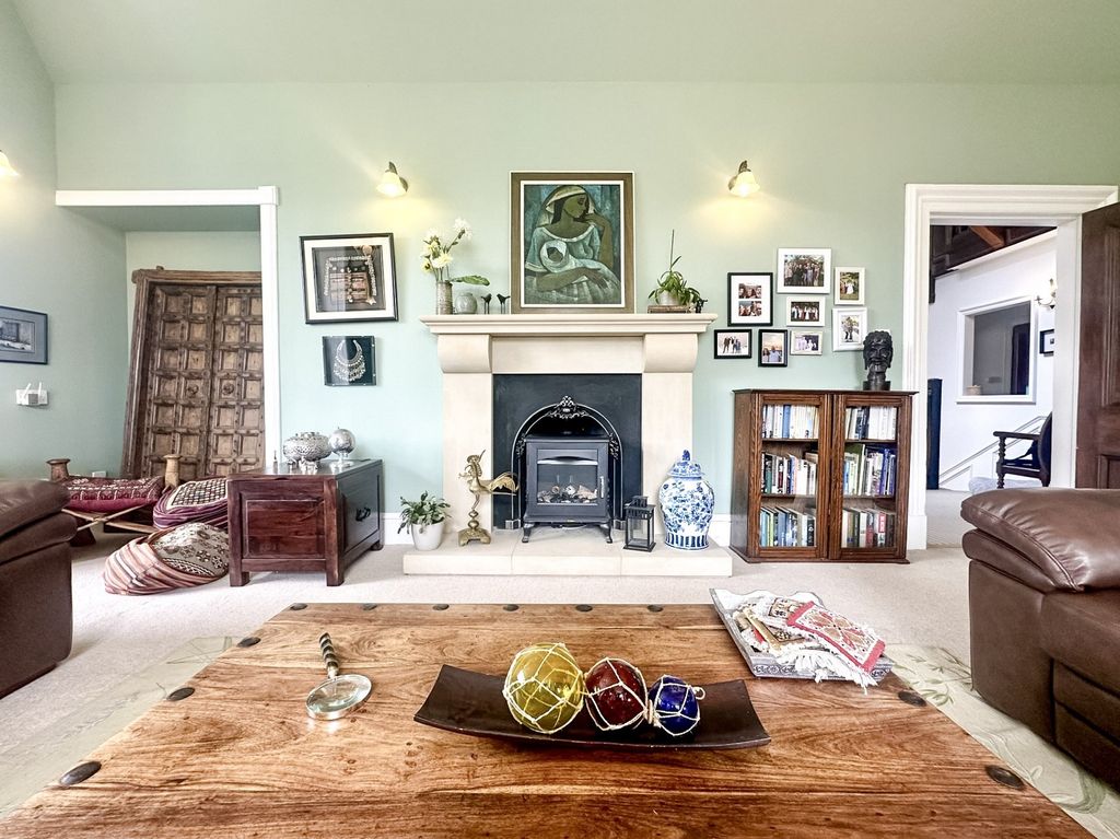 Property photo 3 of 35 Drawing Room 2