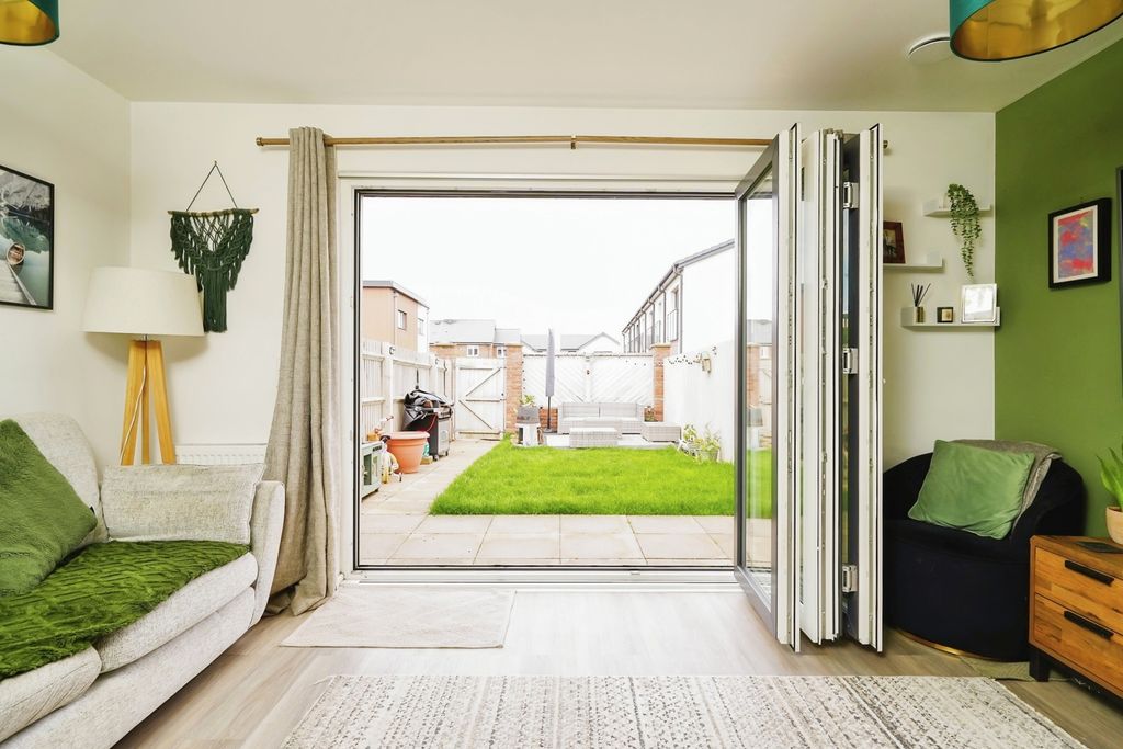 Property photo 3 of 17 Pbox-Img.Jpg