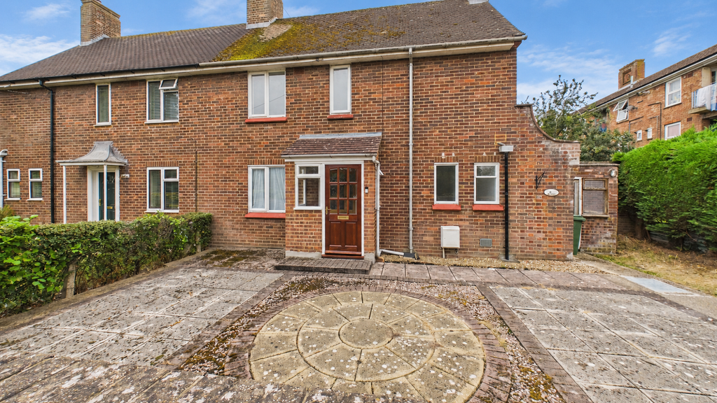 Property photo 1 of 16 57 Thame Rd Front